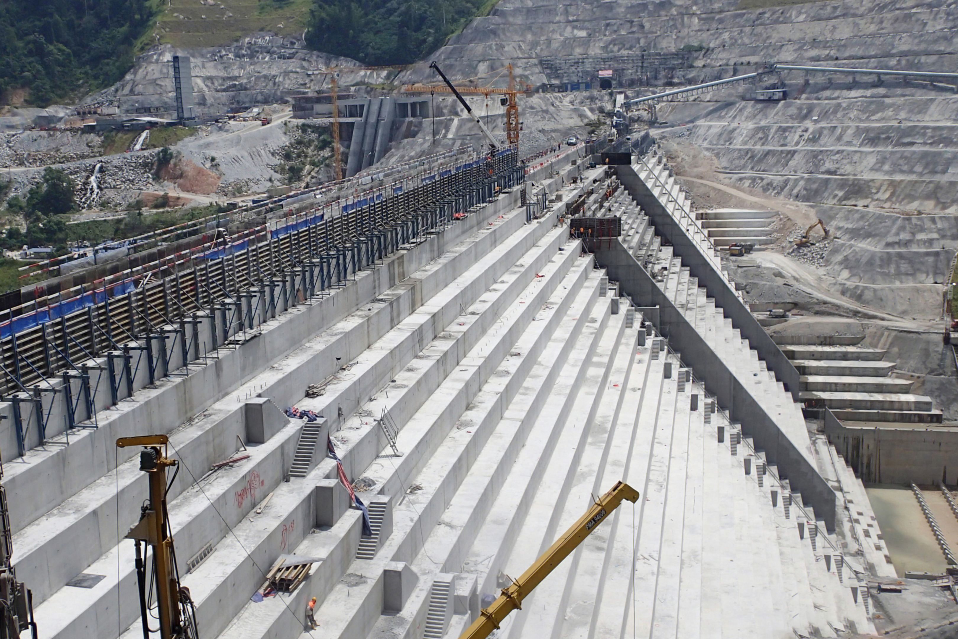 碾压混凝土（RCC）在马来西亚Ulu Jelai水电站大坝上的应用