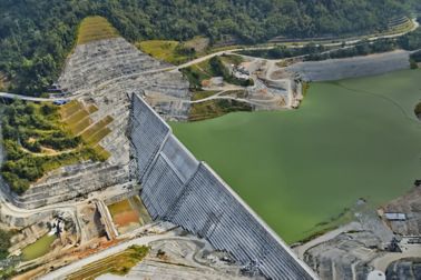 空中Ulu Jelai水电大坝在马来西亚的照片