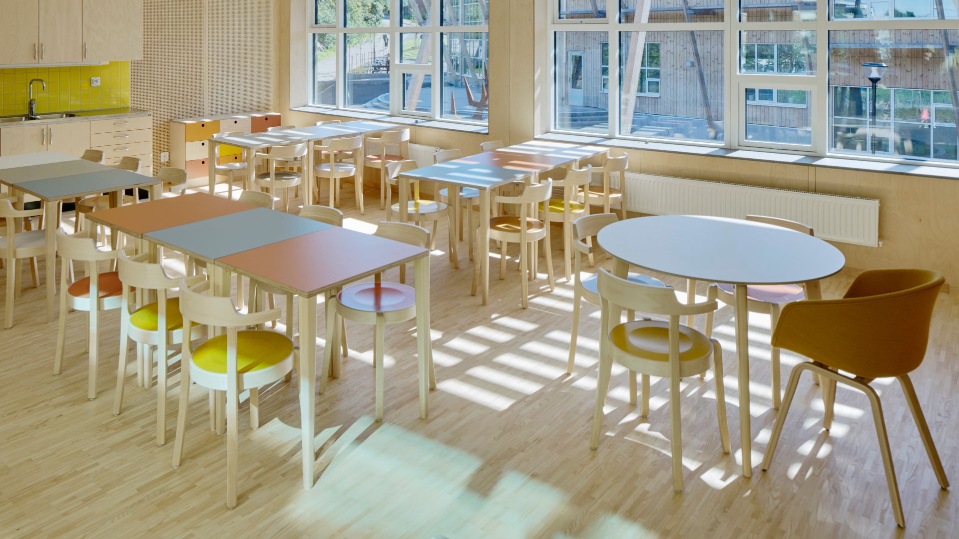 Wood floor bonding with Casco adhesive in Landamäreskolan school in Sweden