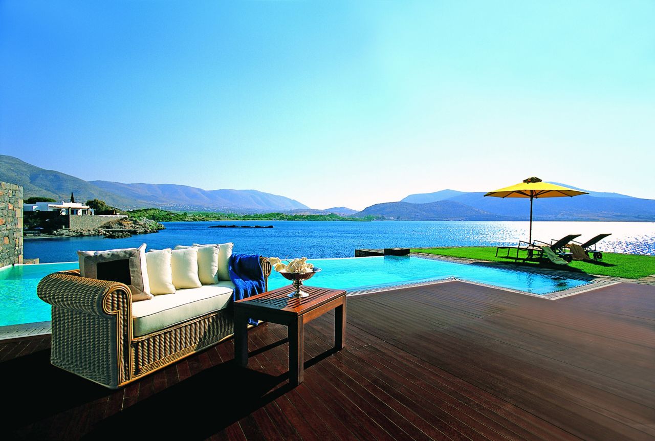 Wood floor installed by an infinity swimming pool	