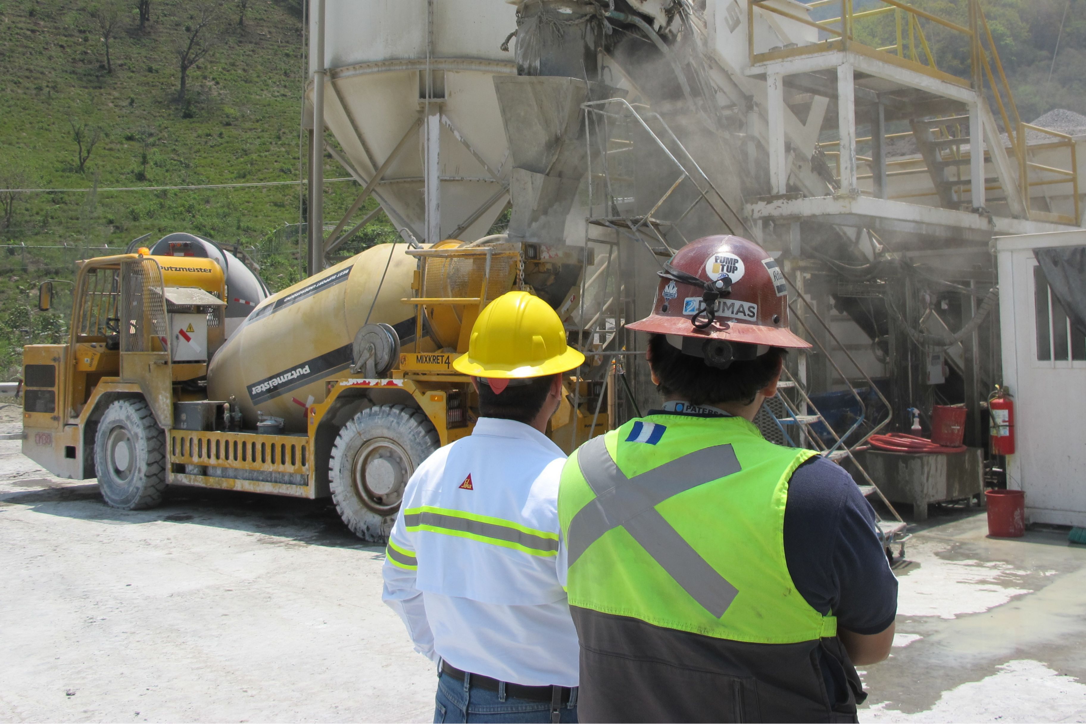 预拌混凝土批量车间地面装载地下卡车拌和机