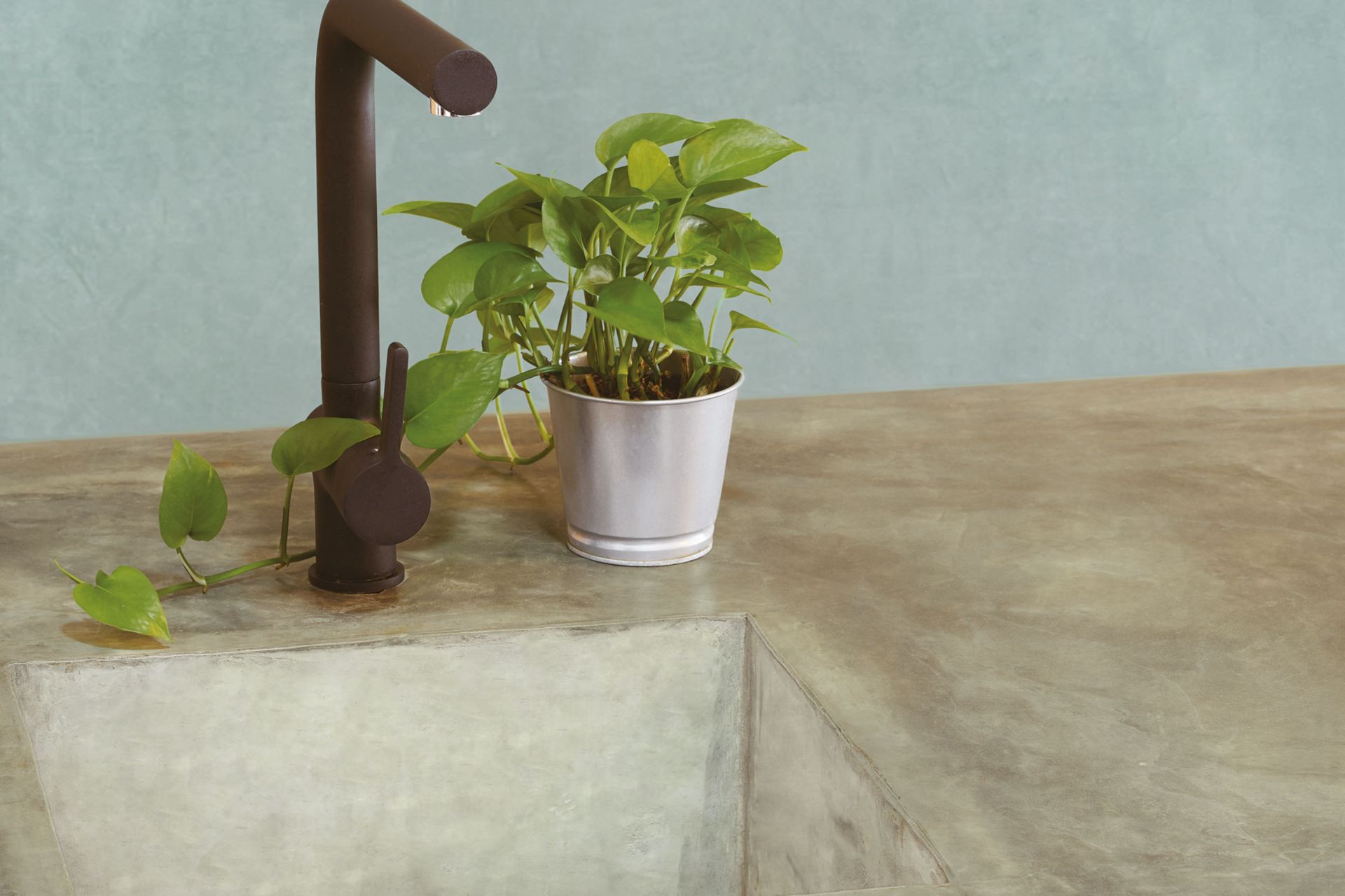 Detaglio钢琴e Lavabo Cucina在Microcemento