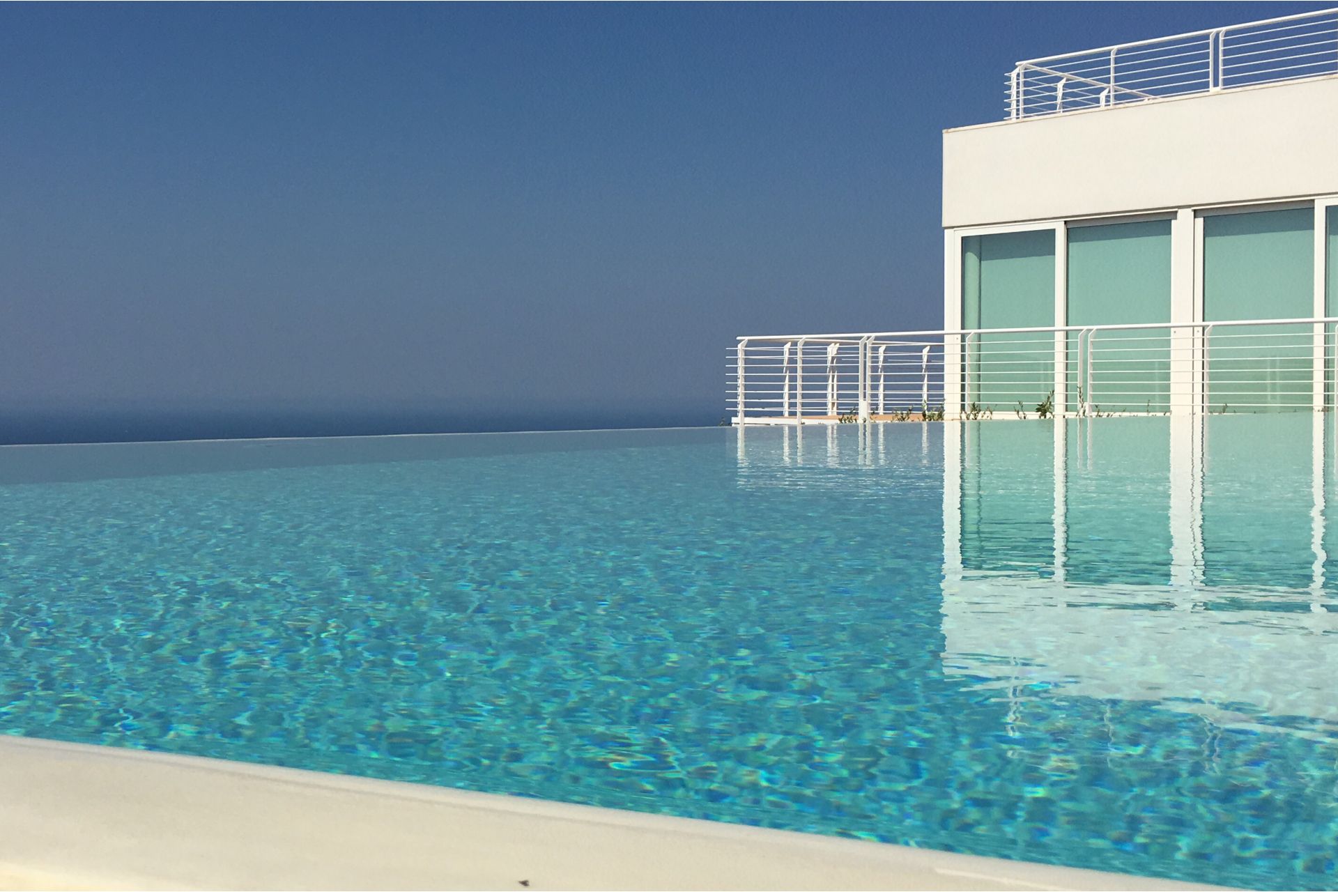 Piscina A Sfioro Ostuni