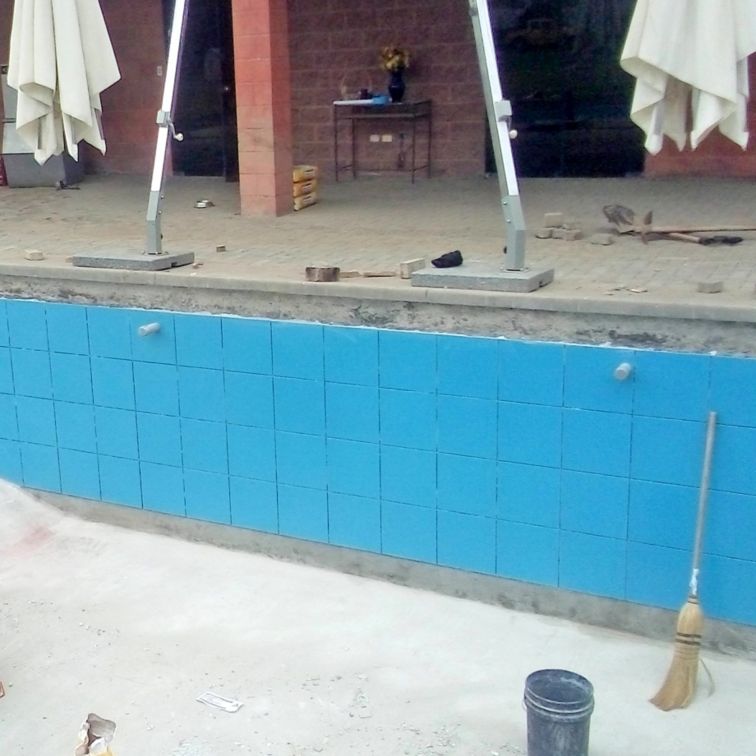 PegadoCerámicoen piscina 1