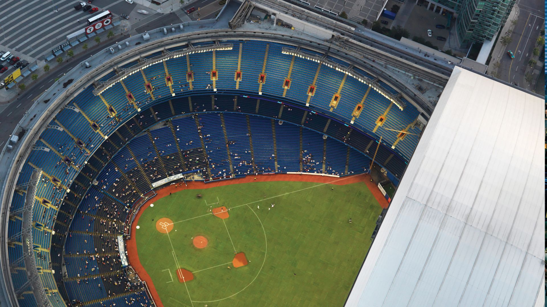 Rogers Centre testing 'unlimited' colour light system