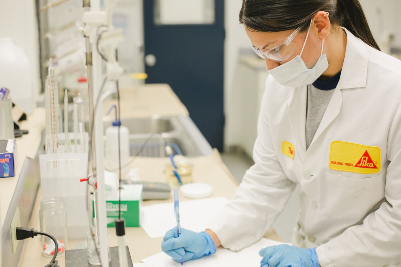 Sika R&D employee