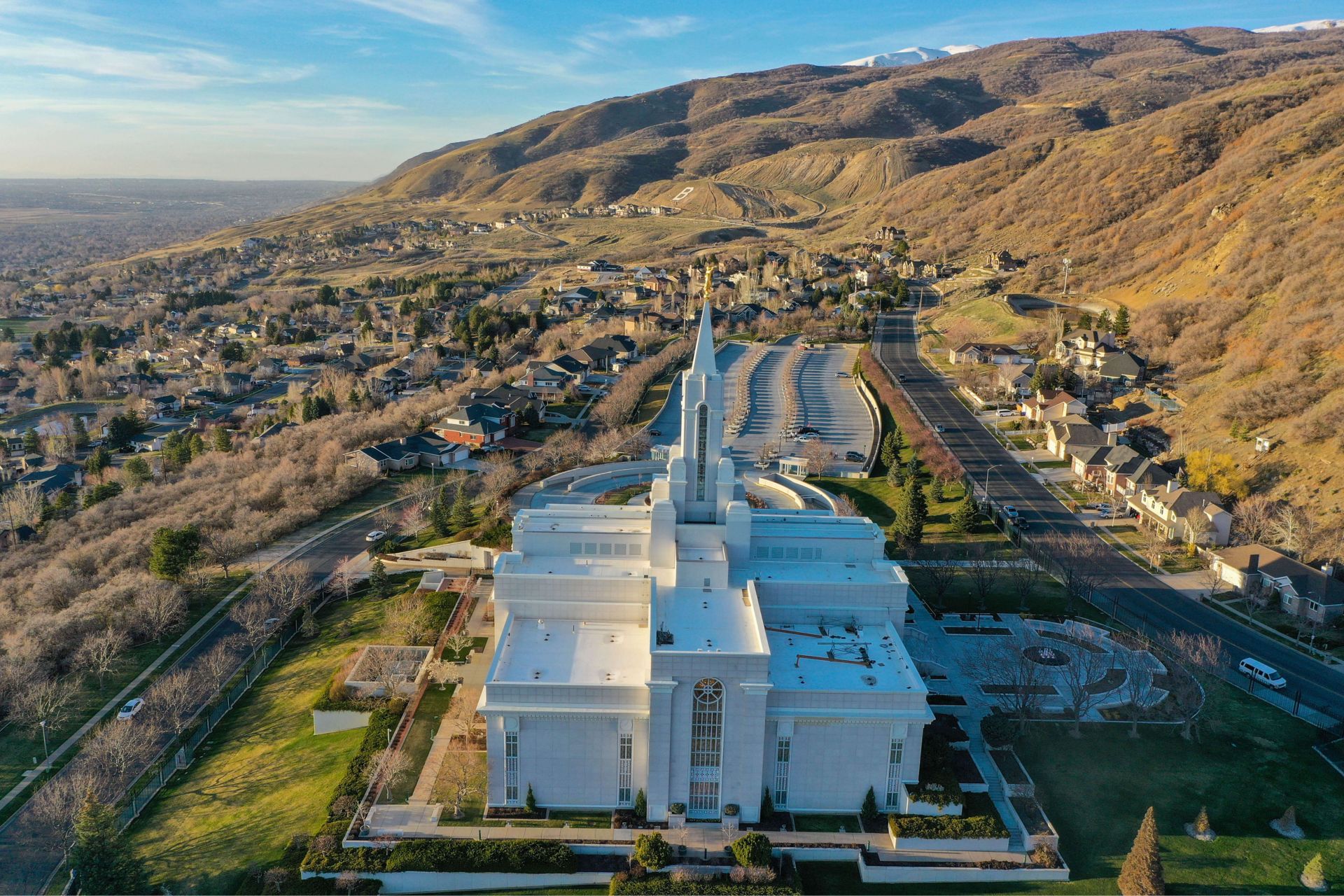 Aerial view of Bountiful Temple with a white membrane Sarnafil Roof. Mountains and residential houses can be seen in the background. 