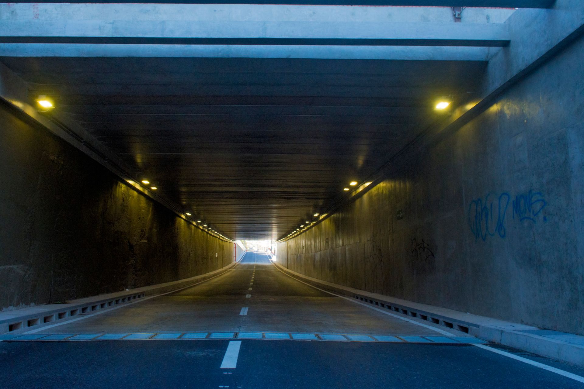 Vista del tunel de un extremo al otro