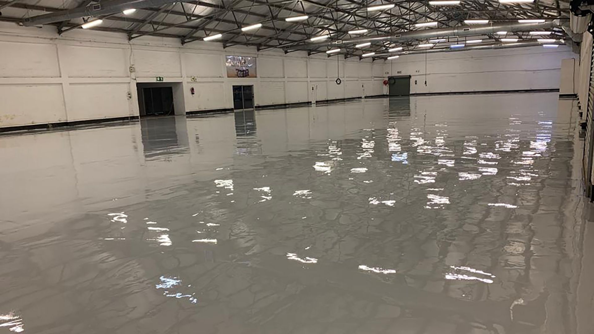 Sika's self-levelling epoxy floor coating were specified to assist the KZN Department of Health with flawlessly smooth floors for COVID health care facility.