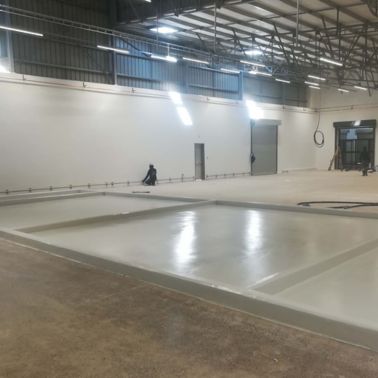 Electrostatic, self-smoothing floor coating for forensic institute