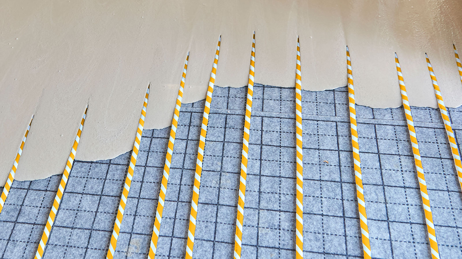 Underfloor heating installation with wood flooring
