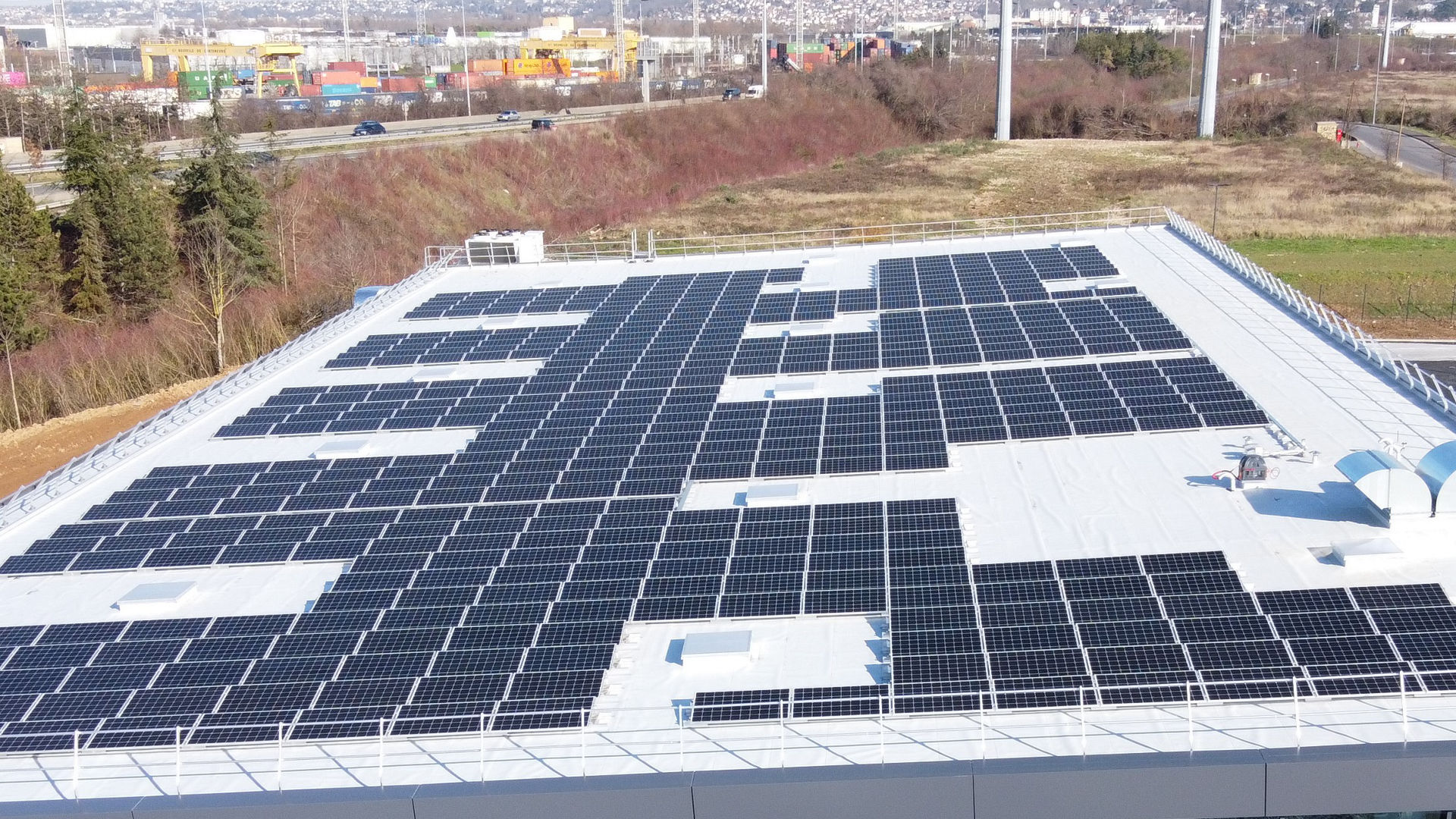 Rénovation écologique : intégrer un kit panneau solaire avec batterie pour  une maison durable - Rénover Durable