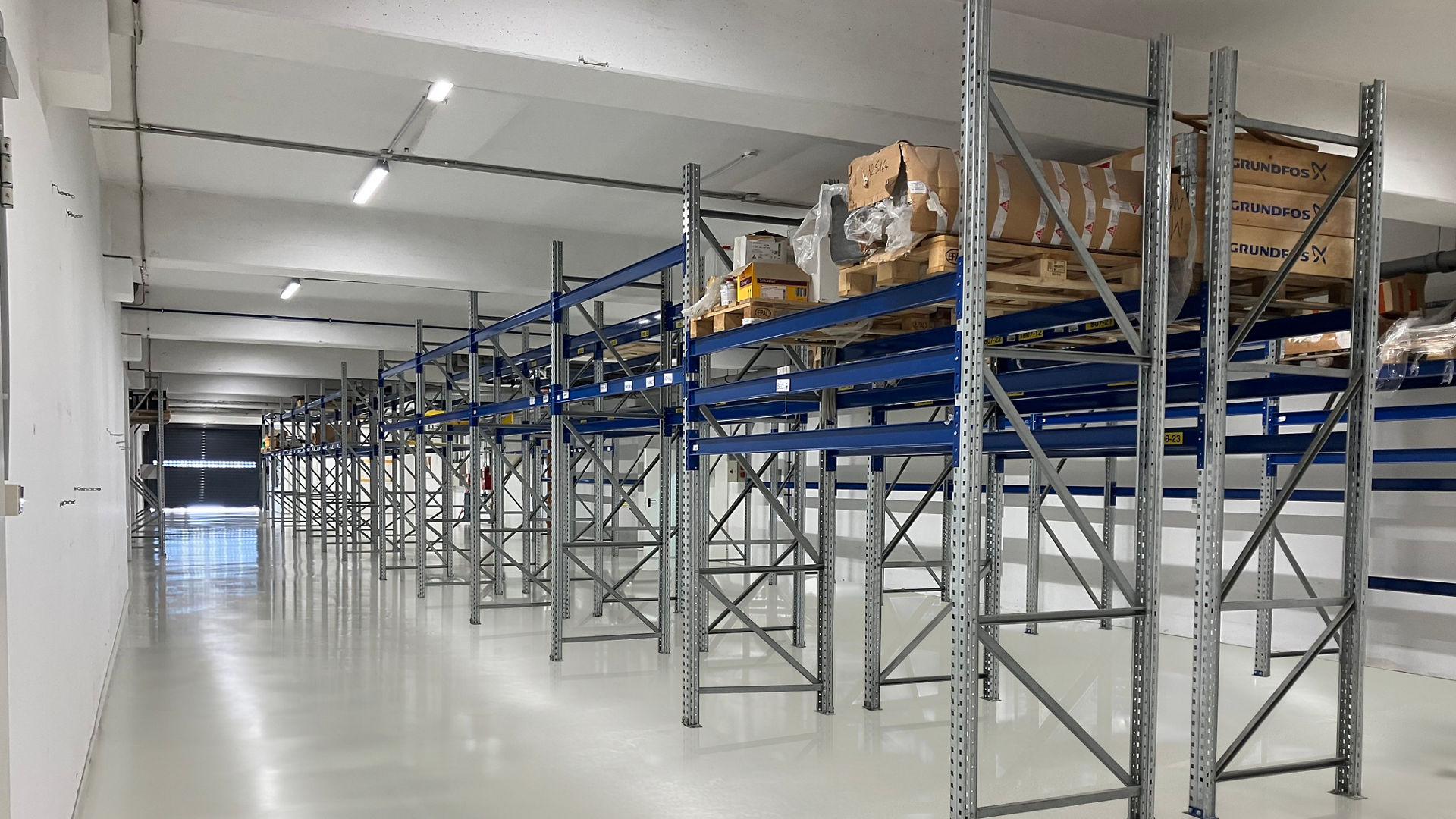 Grey floor in storage warehouse facility