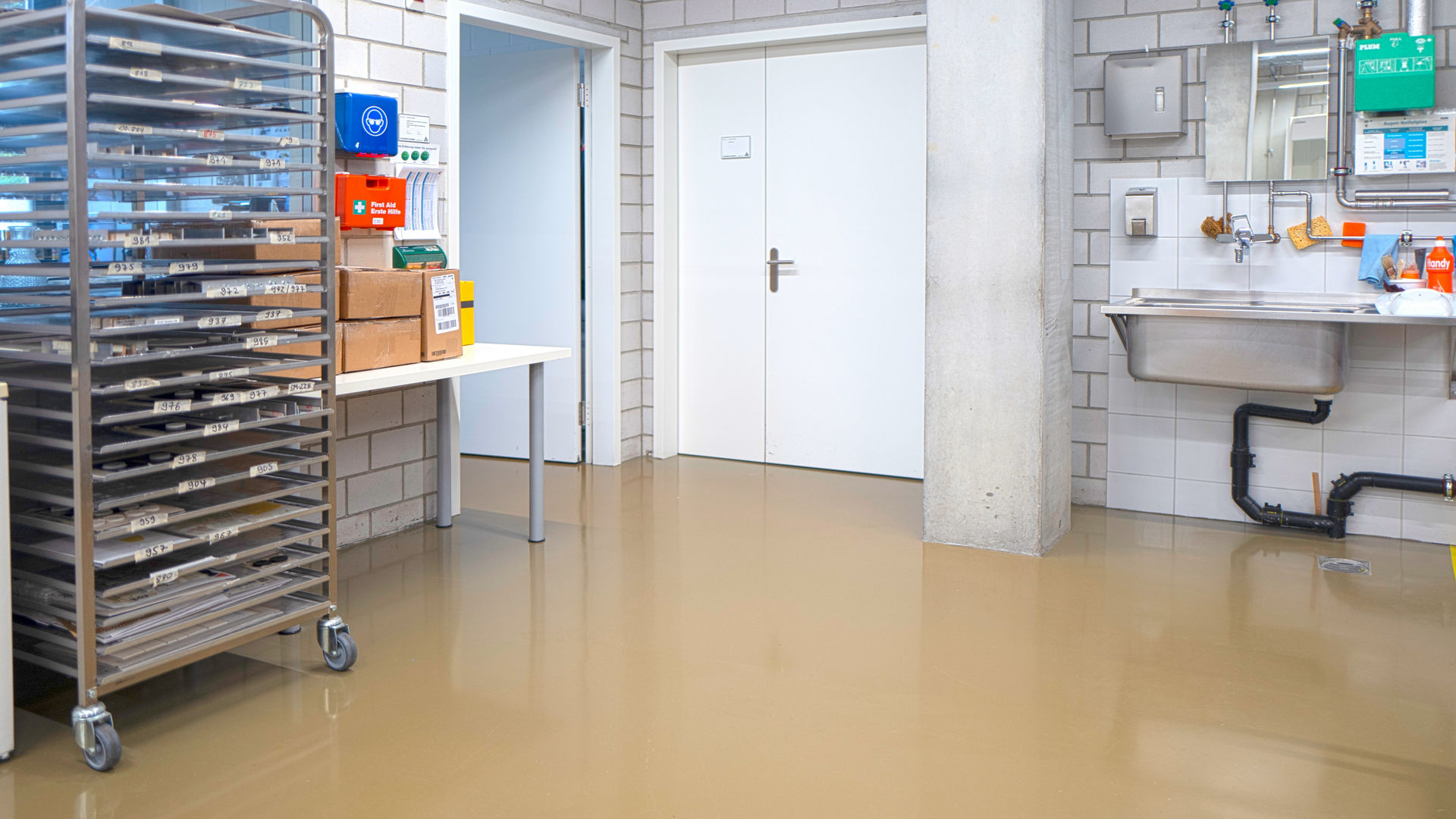 Beige floor in a technician laboratory