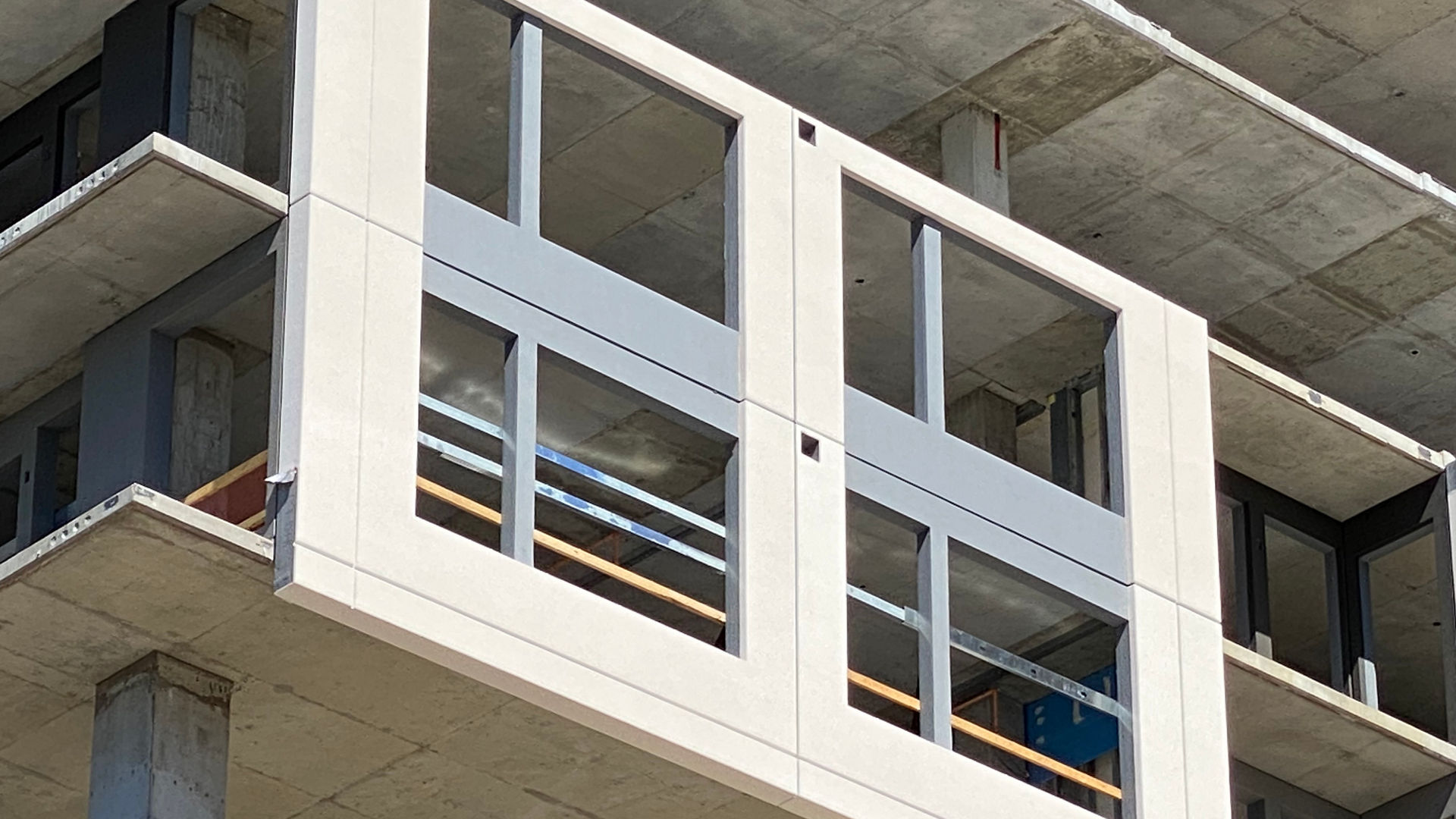 Lightweight construction insulated facade Belleview Station