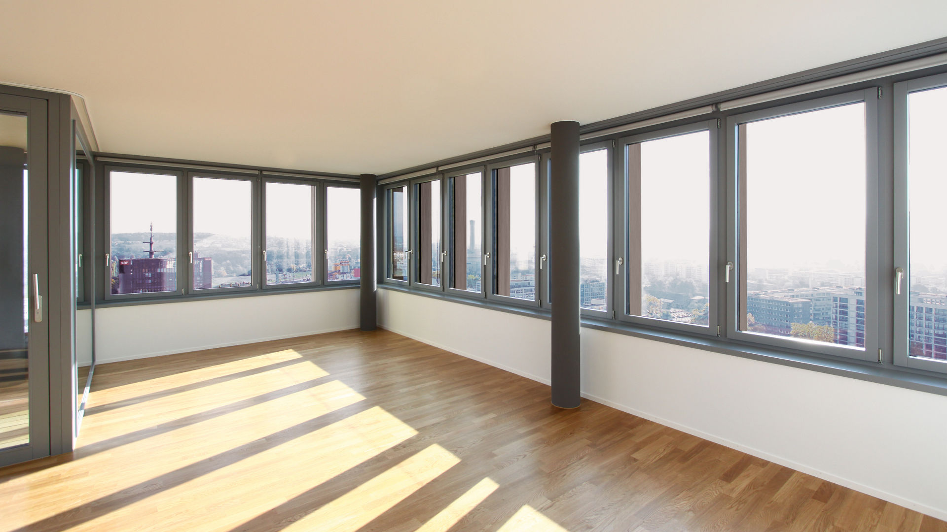 Appartement windows, city view