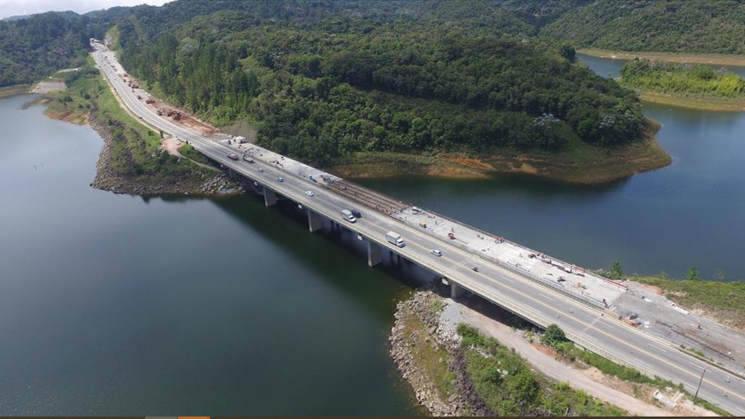 aerial photo of Tamoios Highway bridge in brasil