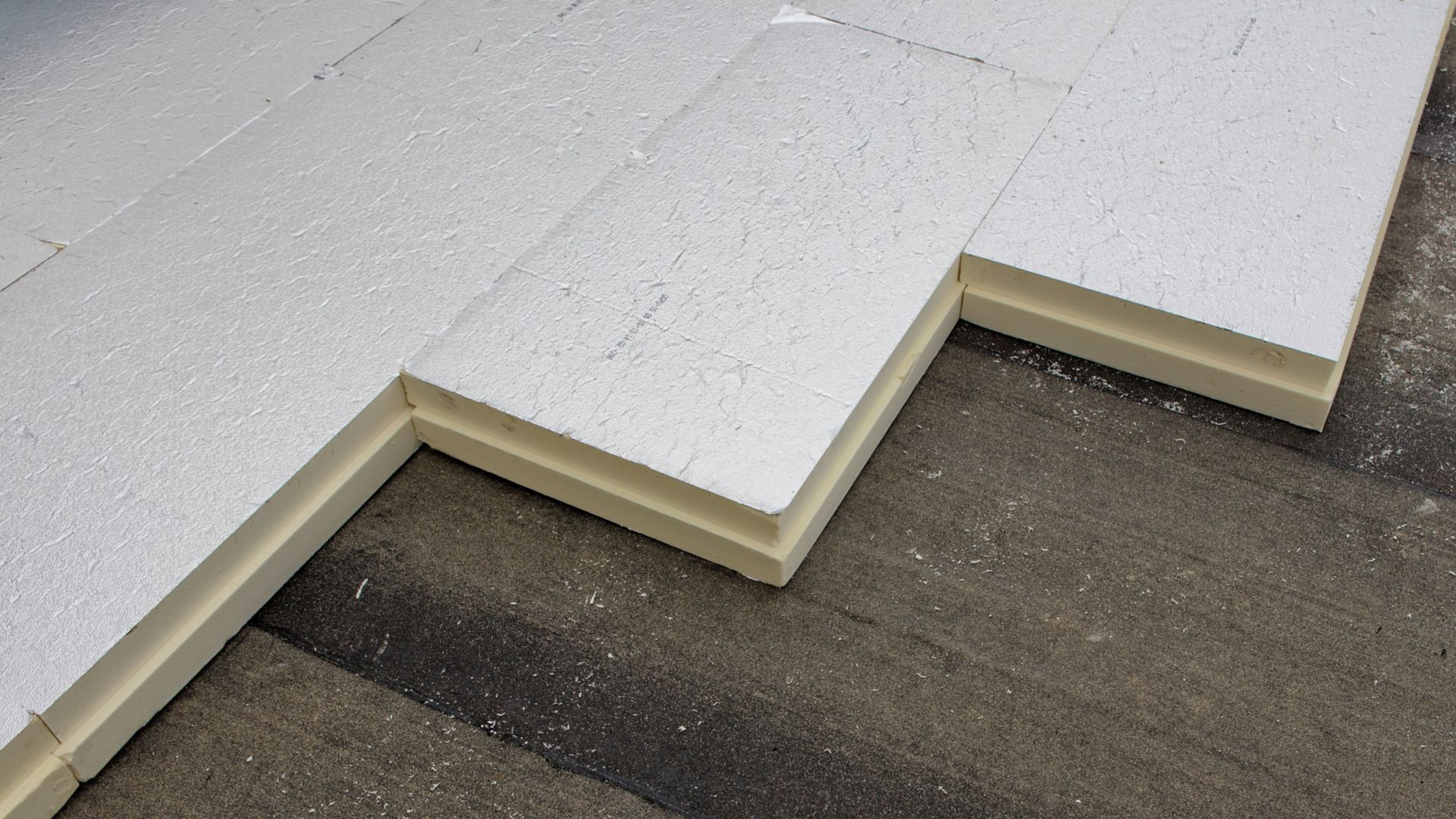 Sikatherm PIR thermal insulation boards installed on roof